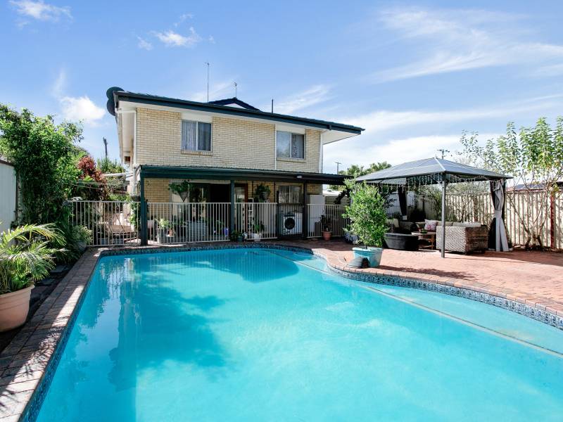86 Central Street, Labrador, QLD 4215 AUS