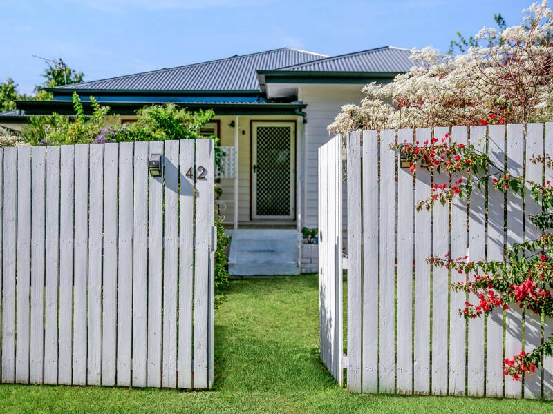 42 Lind Avenue, Southport, QLD 4215 AUS
