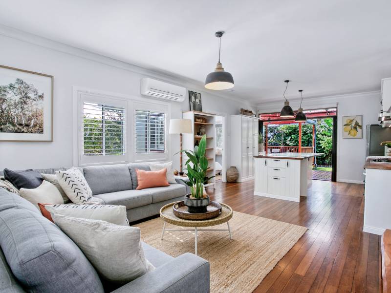 42 Lind Avenue, Southport, QLD 4215 AUS