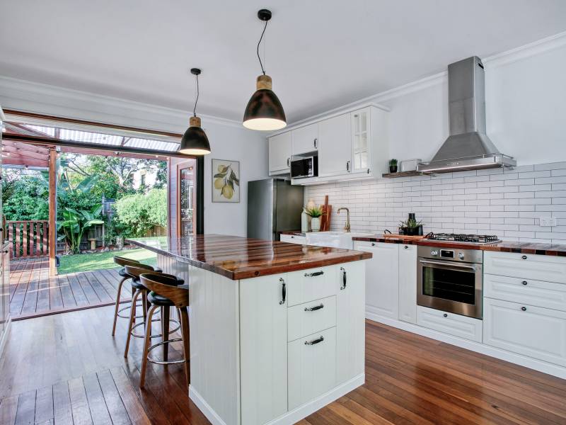 42 Lind Avenue, Southport, QLD 4215 AUS