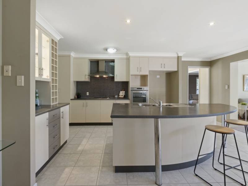 185 Crestwood Drive, Molendinar, QLD 4214 AUS