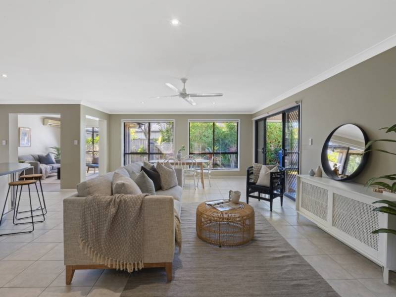 185 Crestwood Drive, Molendinar, QLD 4214 AUS