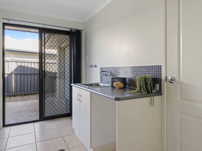 185 Crestwood Drive, Molendinar, QLD 4214 AUS