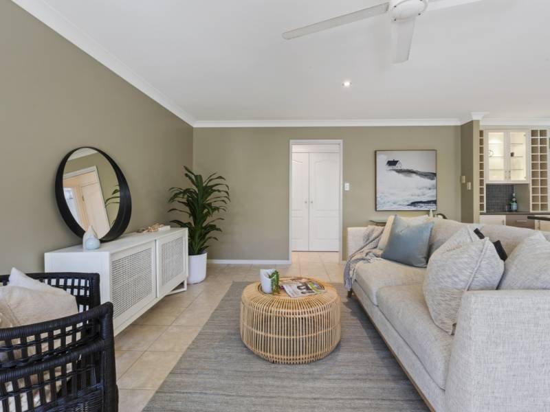 185 Crestwood Drive, Molendinar, QLD 4214 AUS