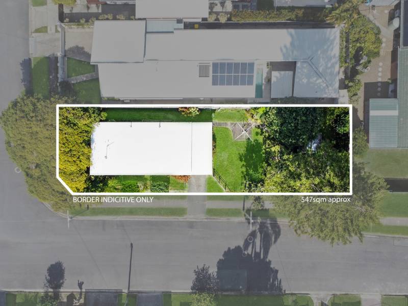 32 Vernon Avenue, Labrador, QLD 4215 AUS