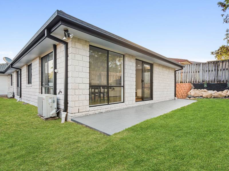 9 Murchison Street, Pacific Pines, QLD 4211 AUS