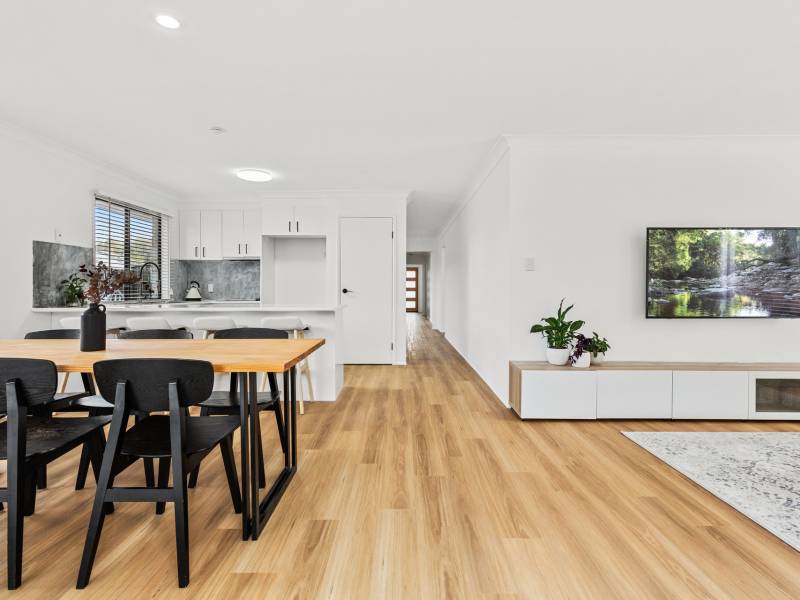 9 Murchison Street, Pacific Pines, QLD 4211 AUS