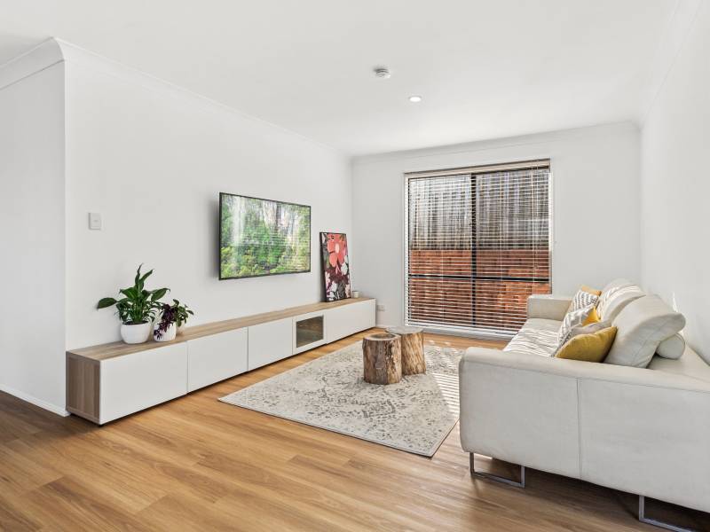 9 Murchison Street, Pacific Pines, QLD 4211 AUS