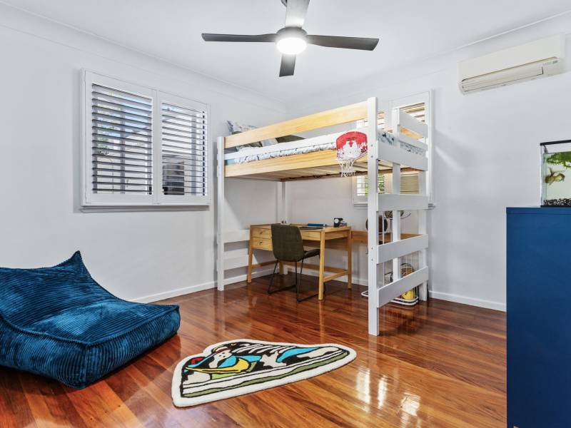27 Harris Street, Labrador, QLD 4215 AUS
