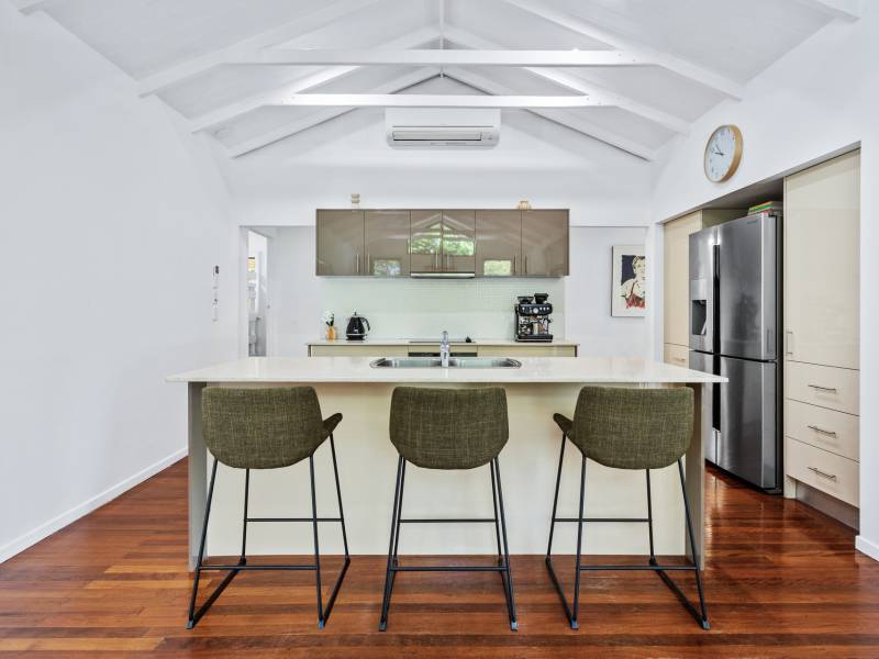 27 Harris Street, Labrador, QLD 4215 AUS