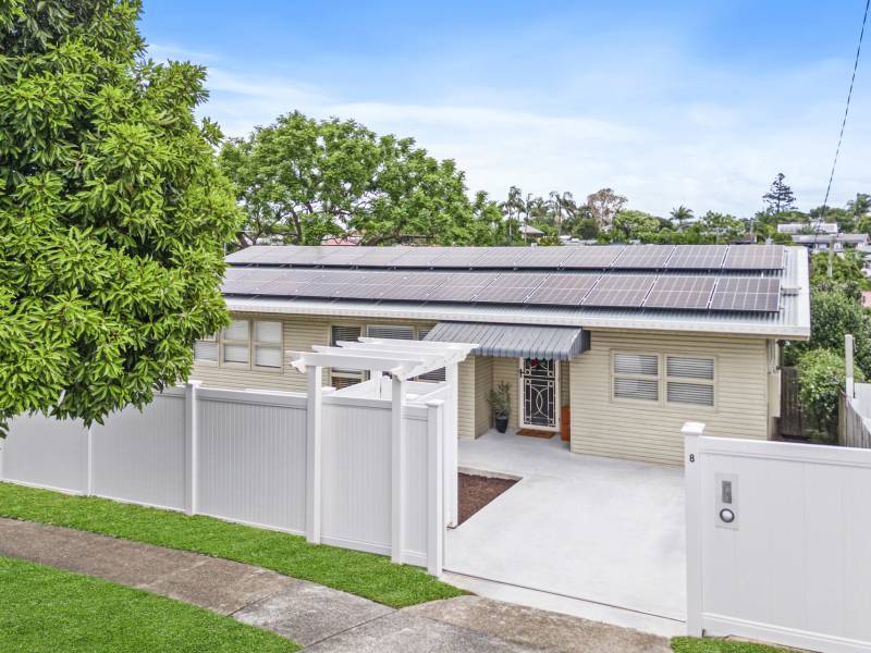 8 Horder Avenue, Labrador, QLD 4215 AUS