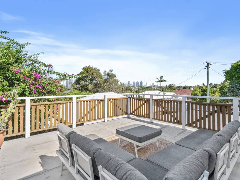 3 Schneider Avenue, Labrador, QLD 4215 AUS