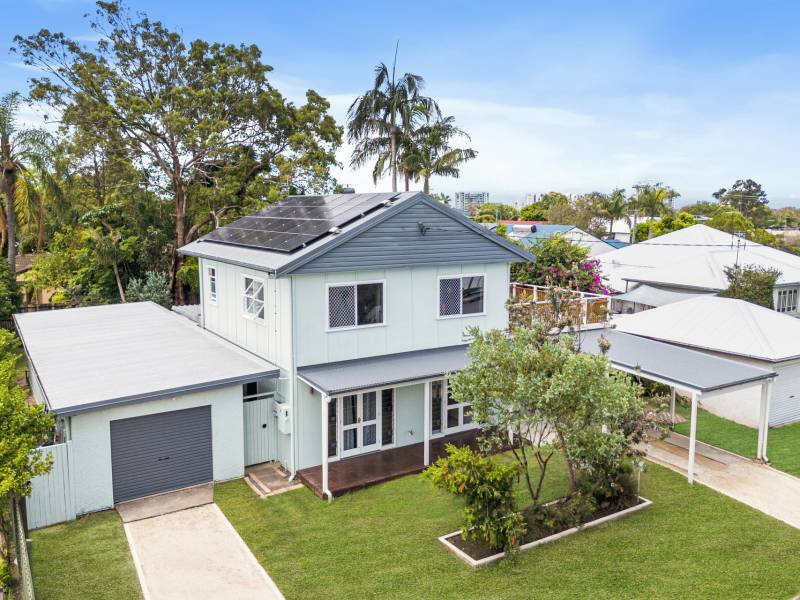3 Schneider Avenue, Labrador, QLD 4215 AUS