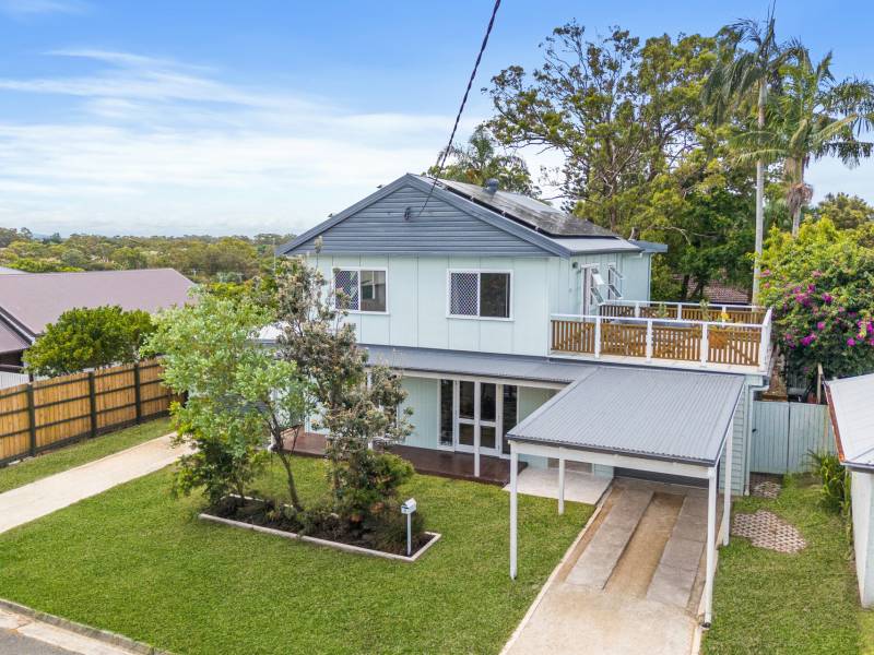 3 Schneider Avenue, Labrador, QLD 4215 AUS