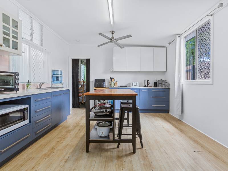 3 Schneider Avenue, Labrador, QLD 4215 AUS