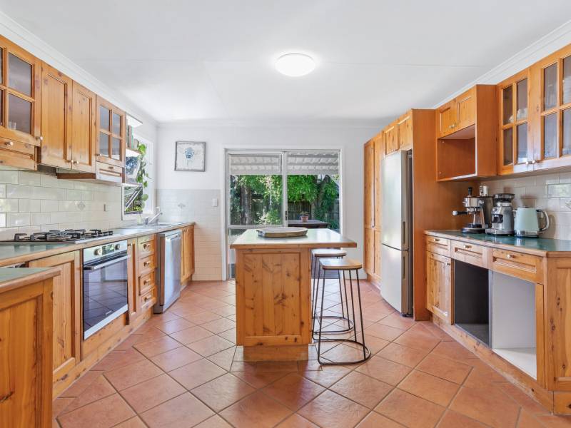 3 Schneider Avenue, Labrador, QLD 4215 AUS