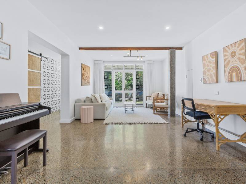 3 Schneider Avenue, Labrador, QLD 4215 AUS