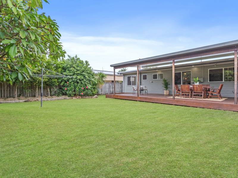13 Grace Avenue, Labrador, QLD 4215 AUS