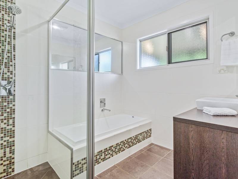 13 Grace Avenue, Labrador, QLD 4215 AUS