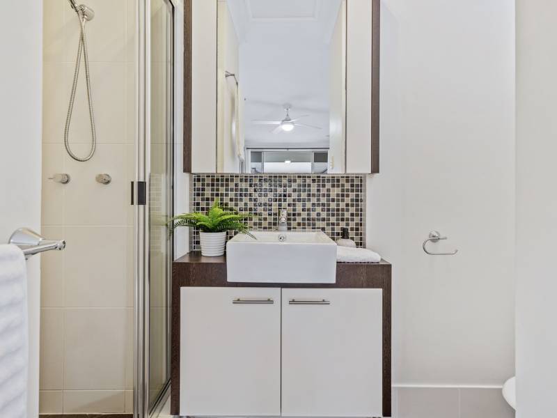 13 Grace Avenue, Labrador, QLD 4215 AUS