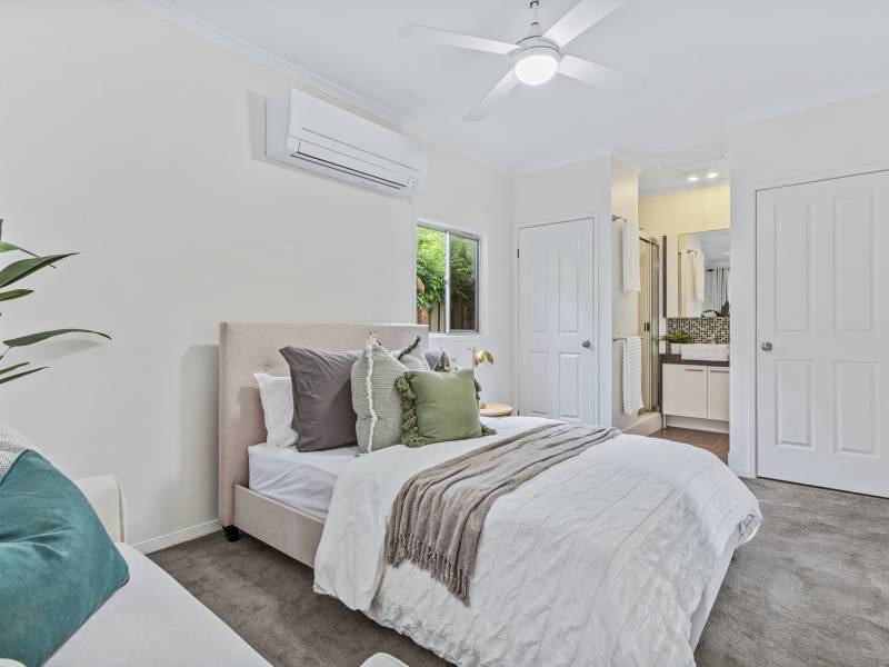 13 Grace Avenue, Labrador, QLD 4215 AUS