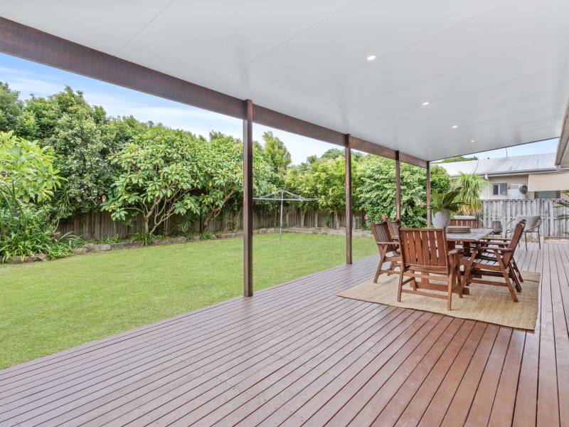 13 Grace Avenue, Labrador, QLD 4215 AUS