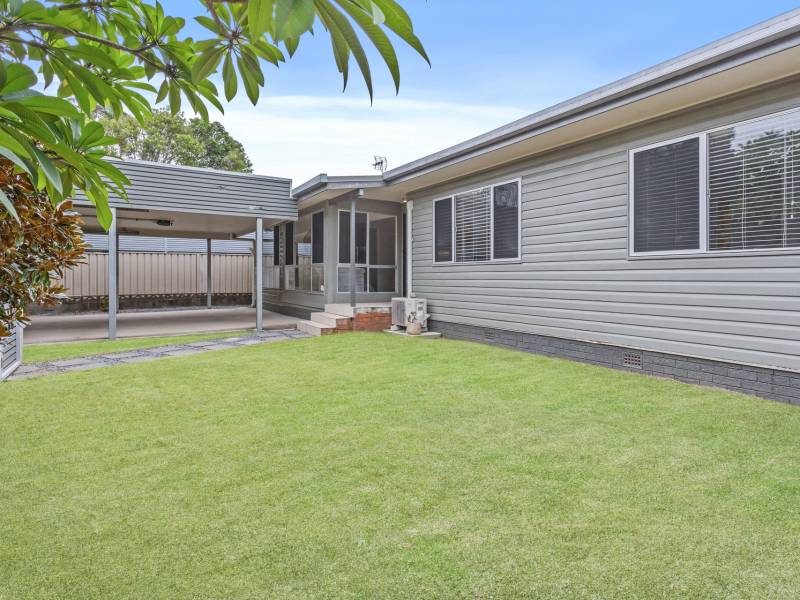 13 Grace Avenue, Labrador, QLD 4215 AUS