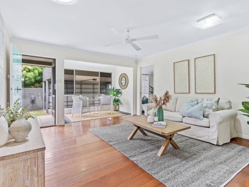 13 Grace Avenue, Labrador, QLD 4215 AUS