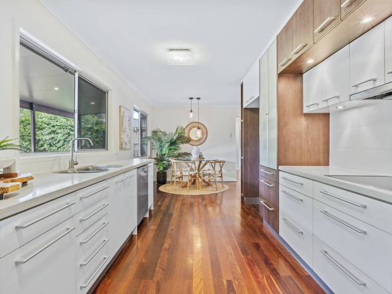 13 Grace Avenue, Labrador, QLD 4215 AUS