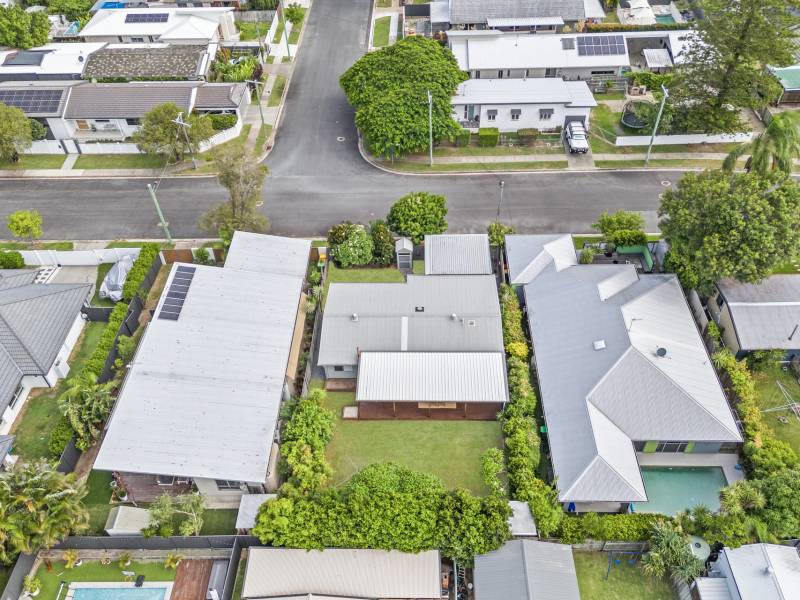 13 Grace Avenue, Labrador, QLD 4215 AUS