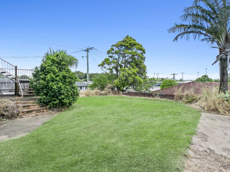 2 Beeka Street, Labrador, QLD 4215 AUS
