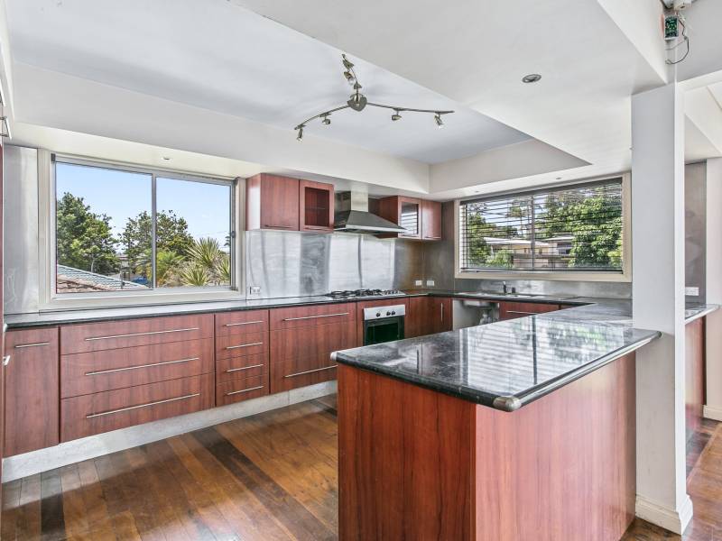 2 Beeka Street, Labrador, QLD 4215 AUS