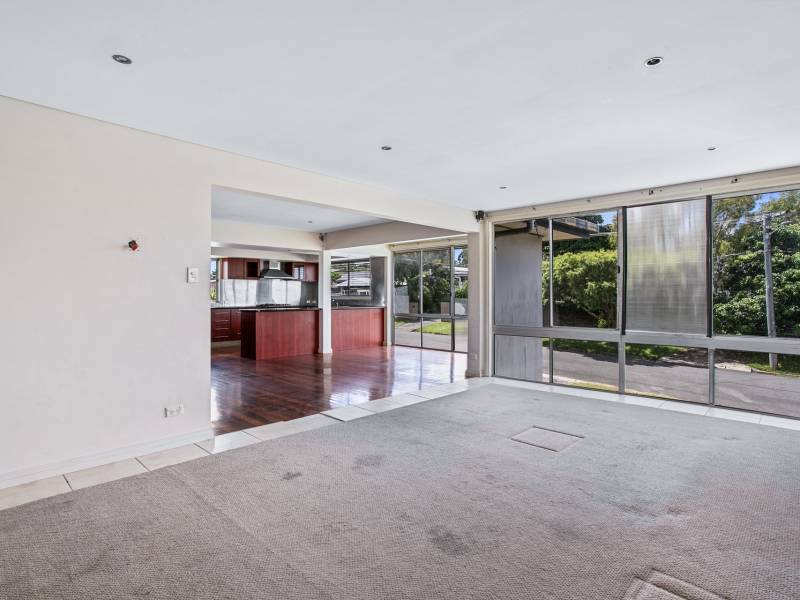 2 Beeka Street, Labrador, QLD 4215 AUS