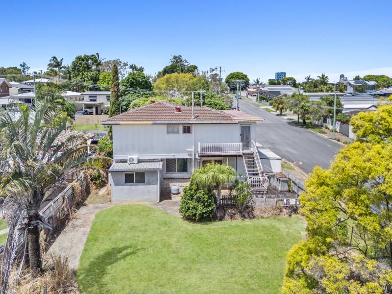 2 Beeka Street, Labrador, QLD 4215 AUS