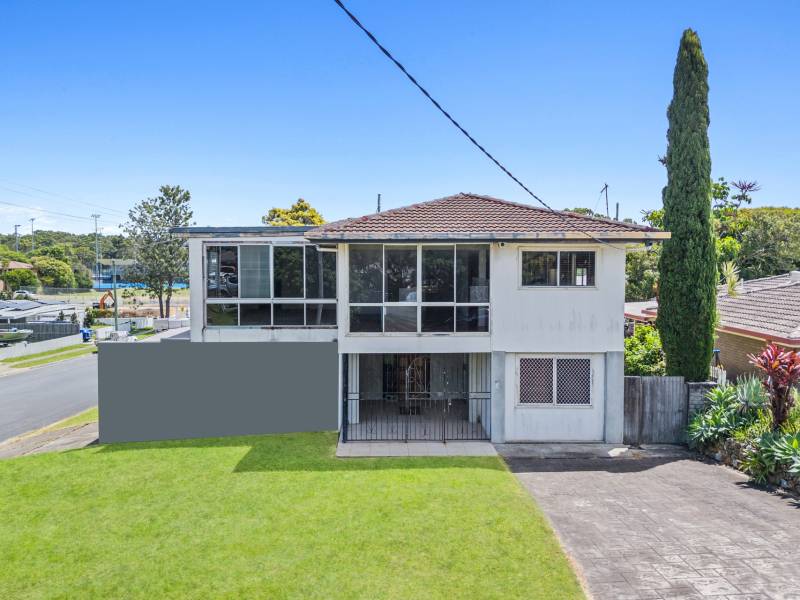 2 Beeka Street, Labrador, QLD 4215 AUS