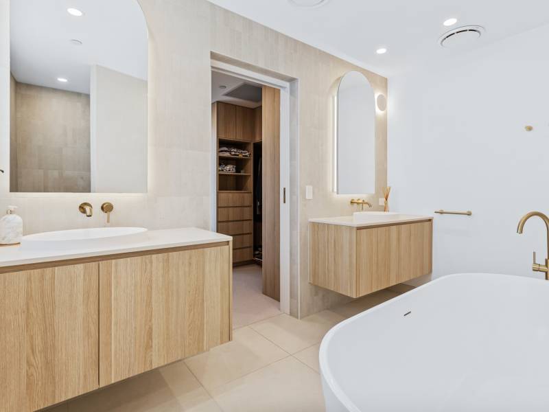 2/536 Marine Parade, Biggera Waters, QLD 4216 AUS