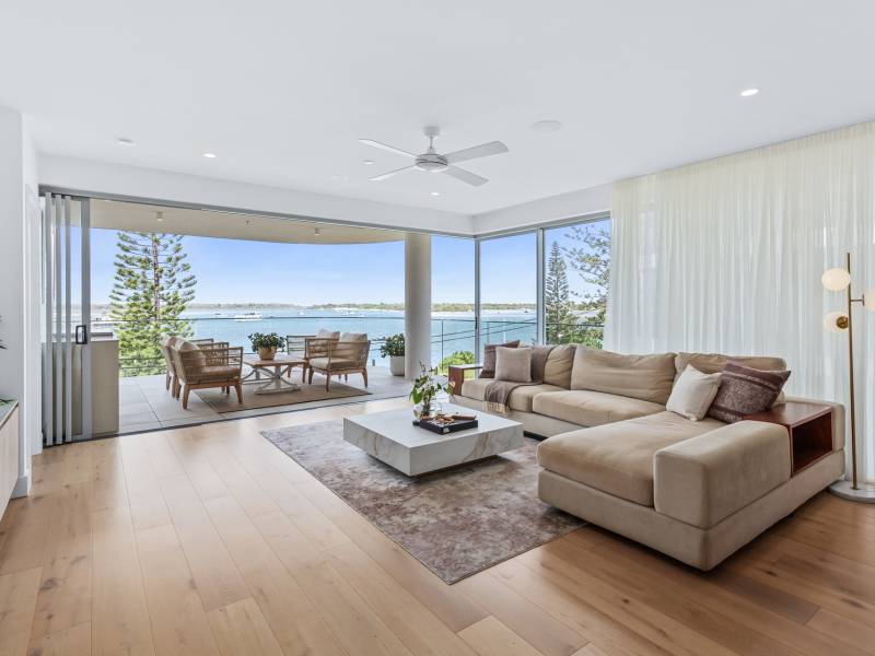 2/536 Marine Parade, Biggera Waters, QLD 4216 AUS