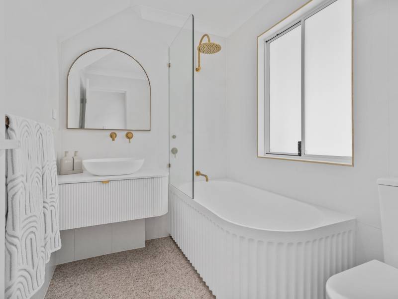 63 Gordon Street, Labrador, QLD 4215 AUS