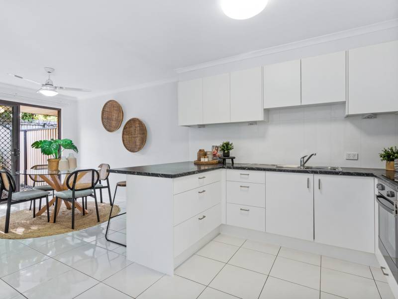 2/307 Government Road, Labrador, QLD 4215 AUS