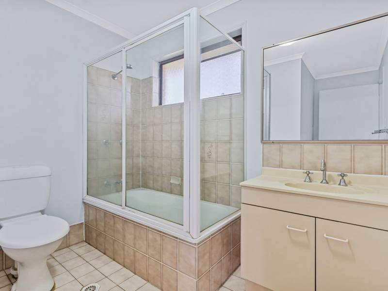 2/243 Government Road, Labrador, QLD 4215 AUS