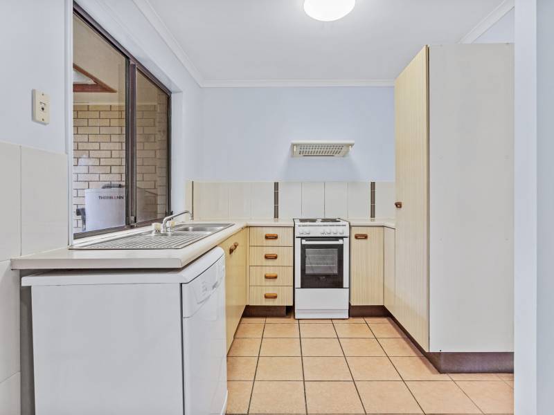 2/243 Government Road, Labrador, QLD 4215 AUS