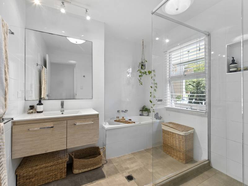 13 Saltash Street, Labrador, QLD 4215 AUS