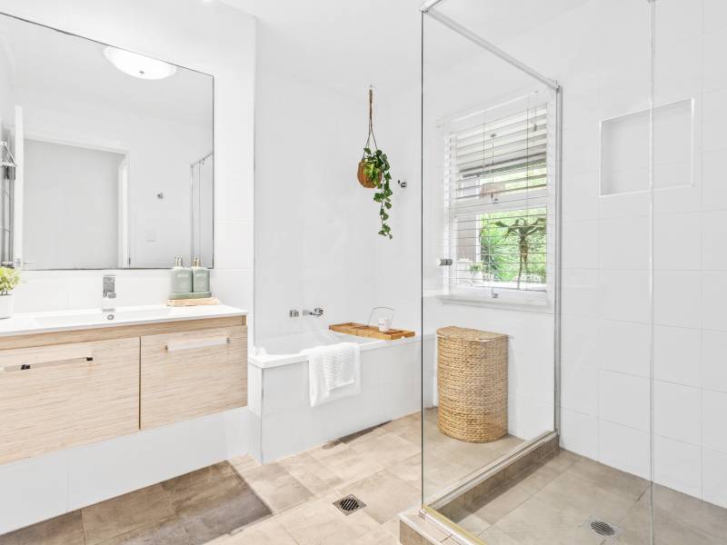 13 Saltash Street, Labrador, QLD 4215 AUS