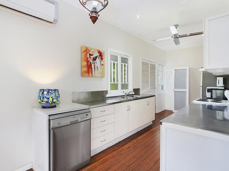 1/2 Musgrave Avenue, Southport, QLD 4215 AUS