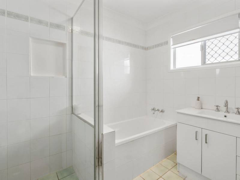 11 Judith Avenue, Southport, QLD 4215 AUS