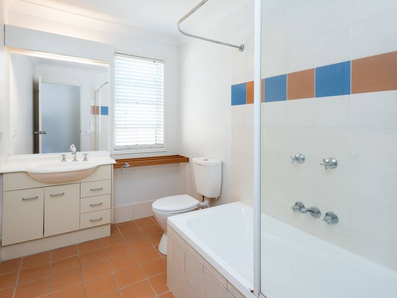 2/497 Pine Ridge Road, Runaway Bay, QLD 4216 AUS