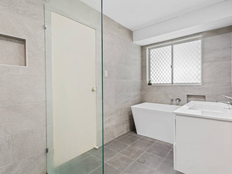 1/20 Annette Court, Labrador, QLD 4215 AUS