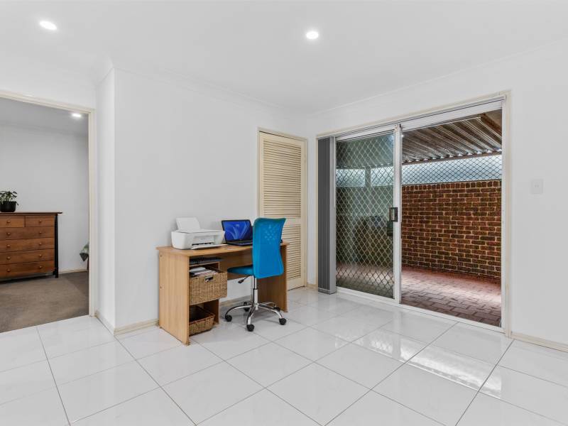 1/20 Annette Court, Labrador, QLD 4215 AUS