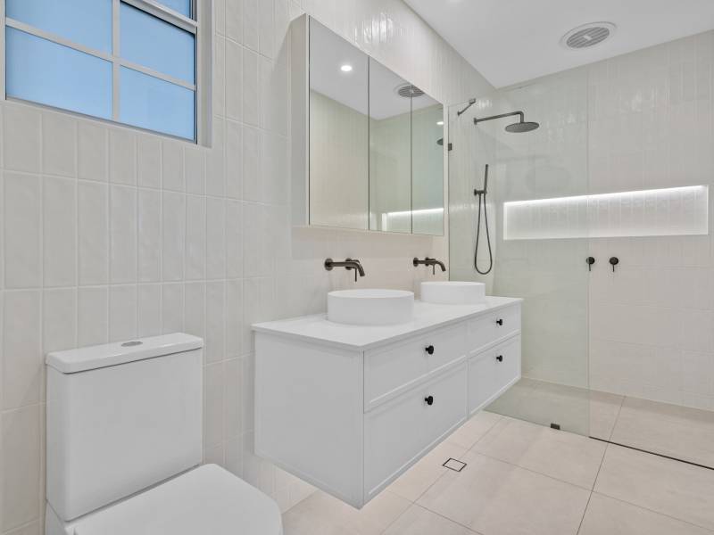 11 Judith Avenue, Southport, QLD 4215 AUS