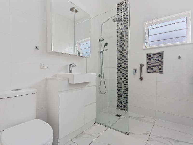 26 Echlin Street, Labrador, QLD 4215 AUS